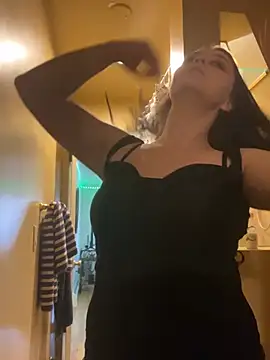 Snapshot of Goddessdanigrey chatting on December 17, 8:54 pm Goddessdanigrey online show from December 17, 8:54 pm