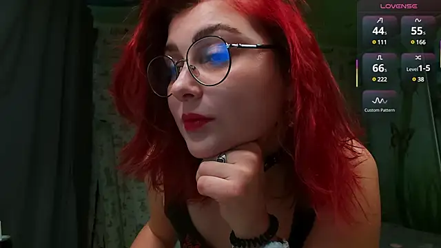 Snapshot of SmokyRose chatting on February 27, 9:40 am SmokyRose online show from February 27, 9:40 am