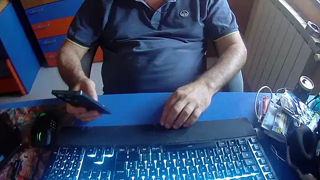 Snapshot of Tango128 chatting on July 18, 9:18 am Tango128 online show from July 18, 9:18 am