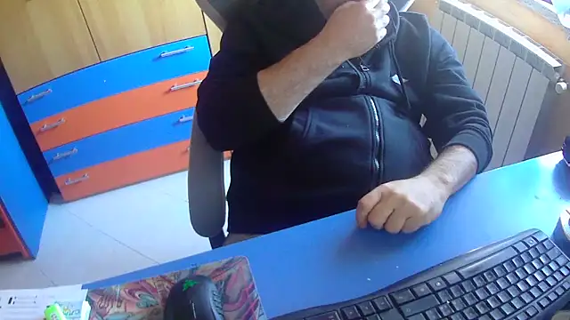 Snapshot of Tango128 chatting on April 24, 7:43 am Tango128 online show from April 24, 7:43 am