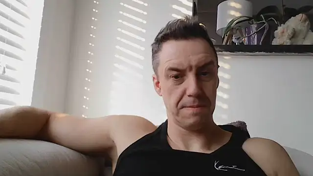 Snapshot of ploki2180 chatting on March 21, 6:36 am ploki2180 online show from March 21, 6:36 am