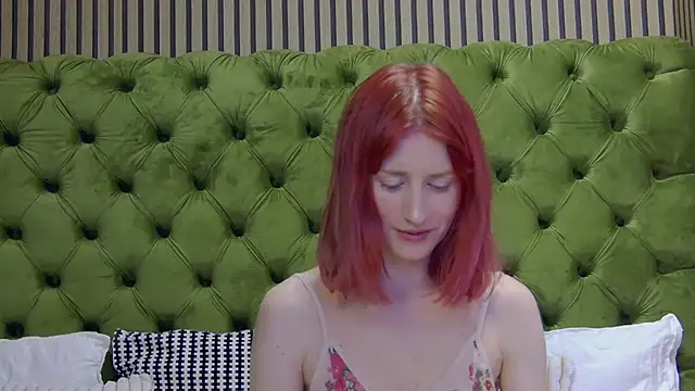 Snapshot of SiennaShapiro chatting on June 30, 12:05 pm SiennaShapiro online show from June 30, 12:05 pm