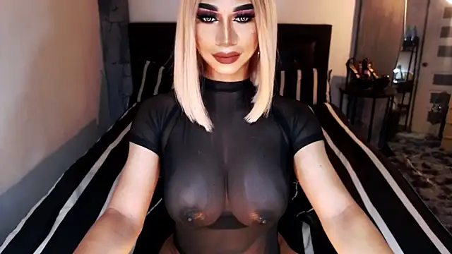 Snapshot of MassiveCockxMistress chatting on October 23, 1:26 am MassiveCockxMistress online show from October 23, 1:26 am