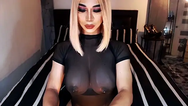 Snapshot of MassiveCockxMistress chatting on November 23, 8:02 am MassiveCockxMistress online show from November 23, 8:02 am