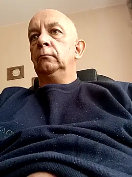 Snapshot of bigcock_marusz chatting on May 12, 12:33 pm bigcock marusz online show from May 12, 12:33 pm