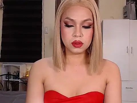 Snapshot of MistressLuna1 chatting on March 5, 7:49 pm MistressLuna1 online show from March 5, 7:49 pm