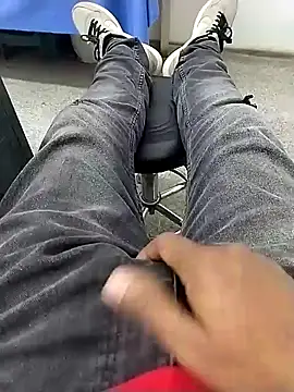 Snapshot of Theplesure007 chatting on February 24, 9:21 am Theplesure007 online show from February 24, 9:21 am