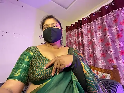Snapshot of Love_4Sex chatting on June 11, 5:59 am Love 4Sex online show from June 11, 5:59 am