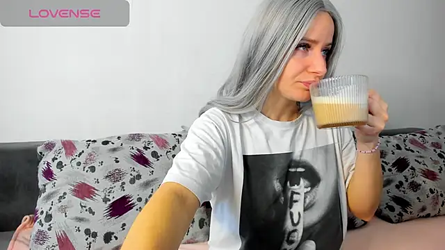 Snapshot of DiamondKay chatting on February 24, 7:22 am DiamondKay online show from February 24, 7:22 am