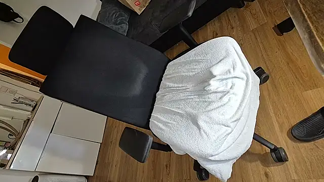 -luckybong- online show from December 7, 4:53 pm