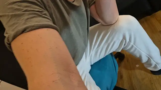 -luckybong- online show from March 27, 11:05 pm