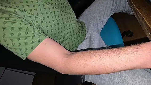 -luckybong- online show from December 13, 10:02 pm