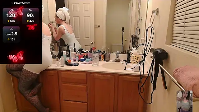 Blondiewithanass online show from February 28, 3:06 am