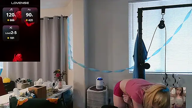 Blondiewithanass online show from May 29, 5:41 pm