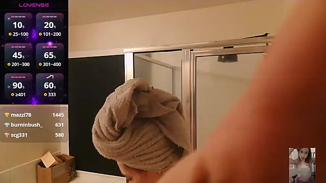 Blondiewithanass online show from November 12, 9:29 pm