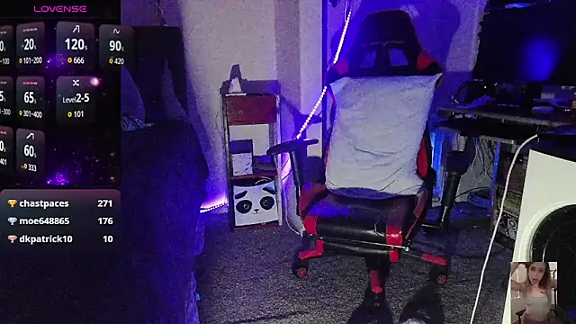 Blondiewithanass online show from January 17, 5:05 pm