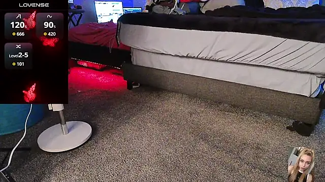 Blondiewithanass online show from April 3, 3:40 pm