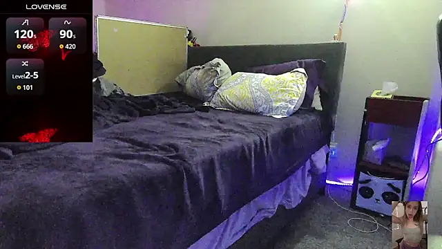 Blondiewithanass online show from February 15, 4:13 am