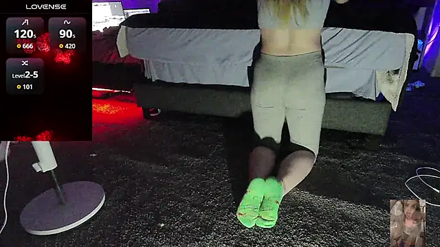 Blondiewithanass online show from April 5, 5:52 pm