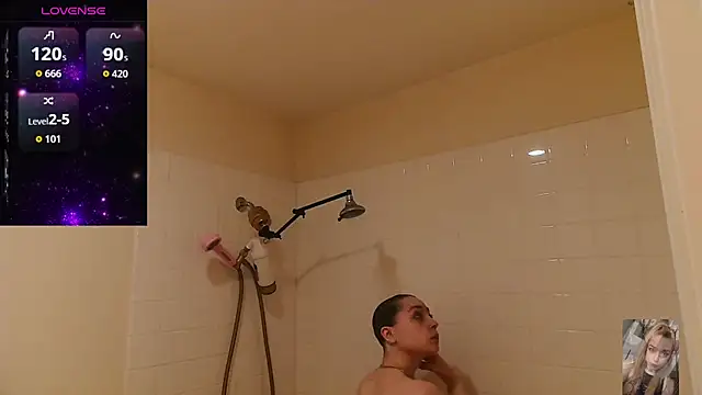 Blondiewithanass online show from December 18, 2:49 am