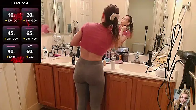 Blondiewithanass online show from March 2, 4:02 am