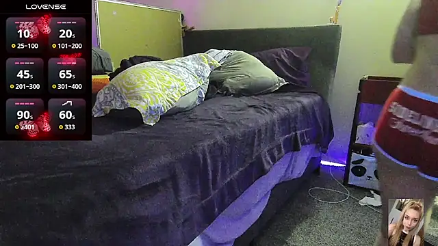 Blondiewithanass online show from May 25, 6:01 am