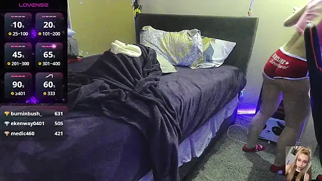 Blondiewithanass online show from November 4, 1:31 am