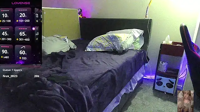 Blondiewithanass online show from November 26, 4:01 am