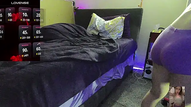 Blondiewithanass online show from April 10, 8:54 am