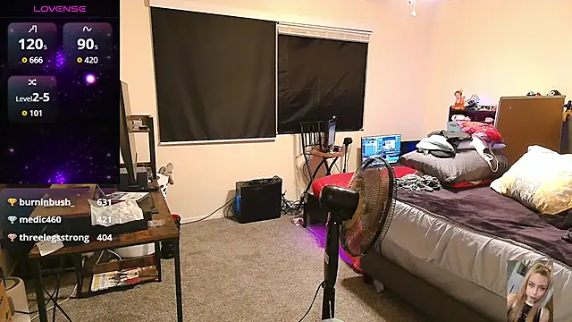 Blondiewithanass online show from November 2, 12:48 am