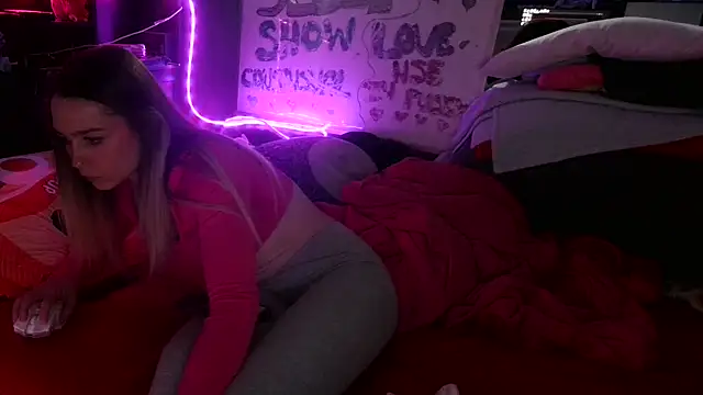 Snapshot of Blondiewithanass chatting on October 16, 2:31 am Blondiewithanass online show from October 16, 2:31 am