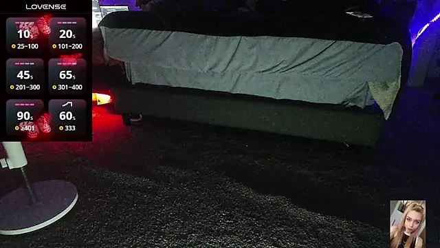 Blondiewithanass online show from April 2, 2:46 pm