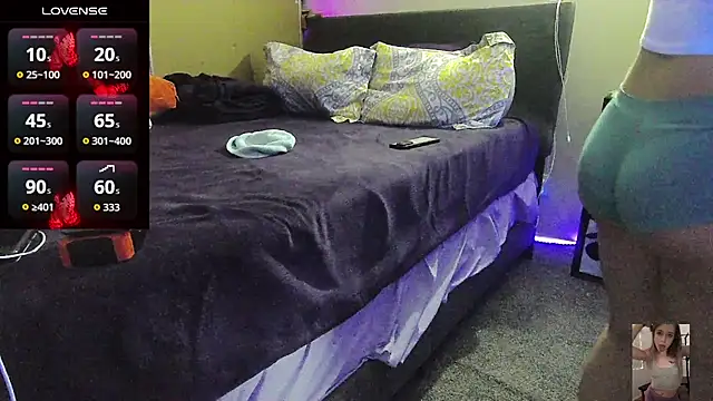 Blondiewithanass online show from March 19, 6:35 am