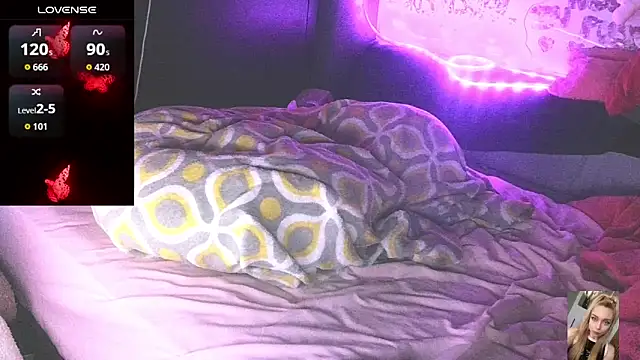 Blondiewithanass online show from May 4, 8:50 am