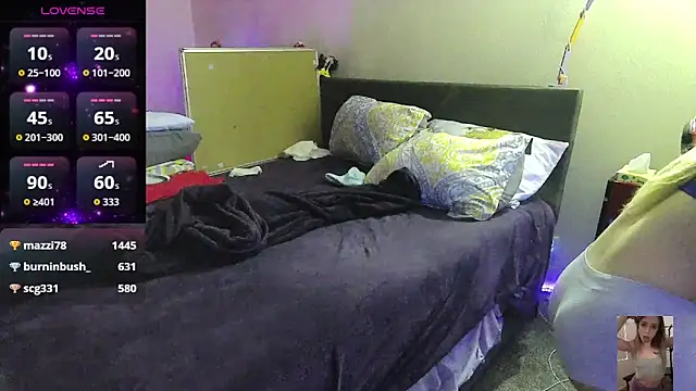 Blondiewithanass online show from November 10, 2:27 am