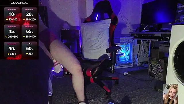 Blondiewithanass online show from February 17, 3:42 pm