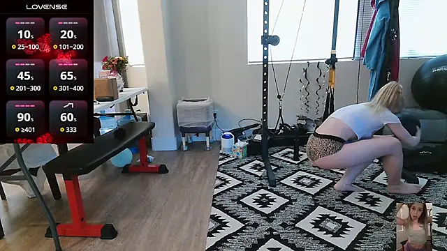 Blondiewithanass online show from May 10, 3:03 pm