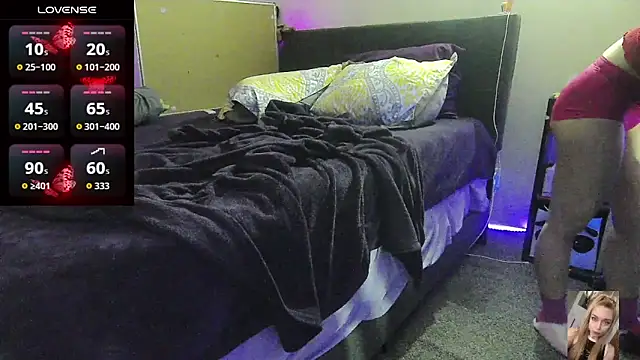 Blondiewithanass online show from March 20, 6:47 am