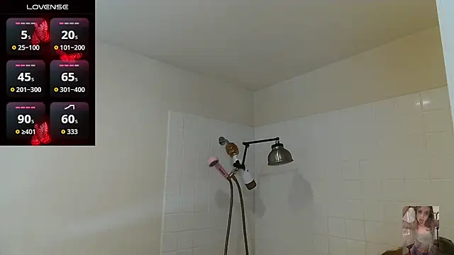 Snapshot of Blondiewithanass chatting on July 6, 3:36 pm Blondiewithanass online show from July 6, 3:36 pm
