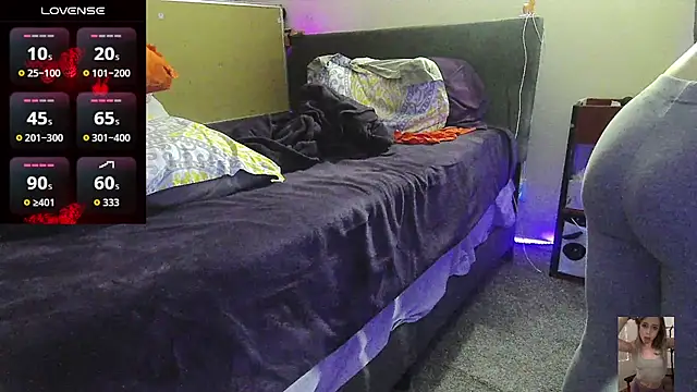 Blondiewithanass online show from March 11, 6:07 am