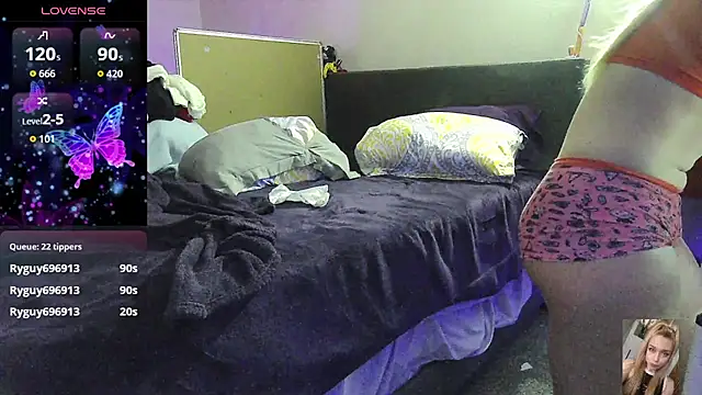 Blondiewithanass online show from February 9, 5:05 am