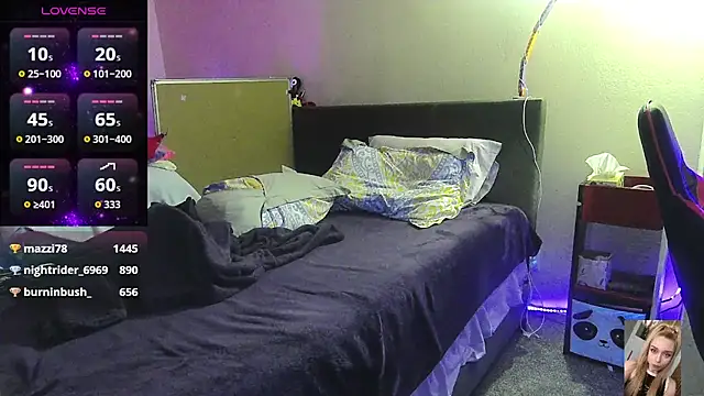 Blondiewithanass online show from November 21, 2:54 am