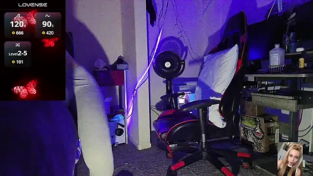 Blondiewithanass online show from April 7, 6:21 pm