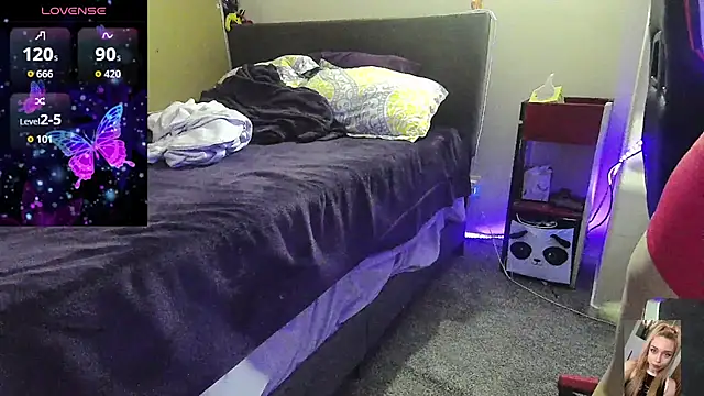 Blondiewithanass online show from February 8, 4:54 am