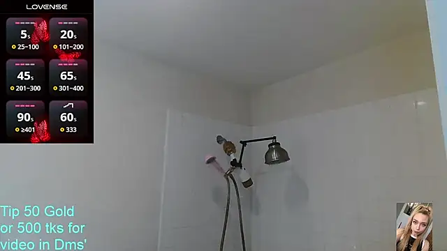 Snapshot of Blondiewithanass chatting on June 27, 1:11 am Blondiewithanass online show from June 27, 1:11 am