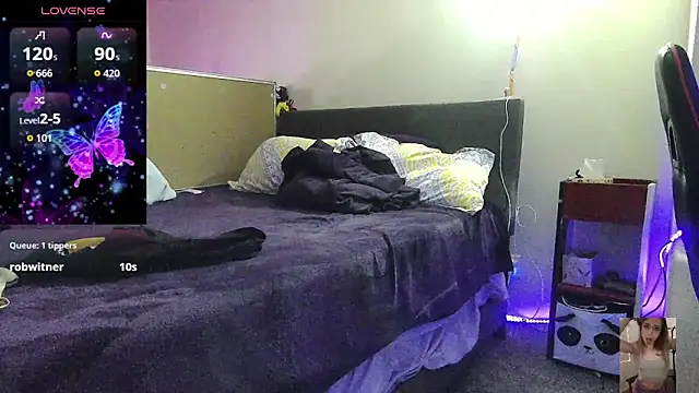 Blondiewithanass online show from February 7, 4:20 am