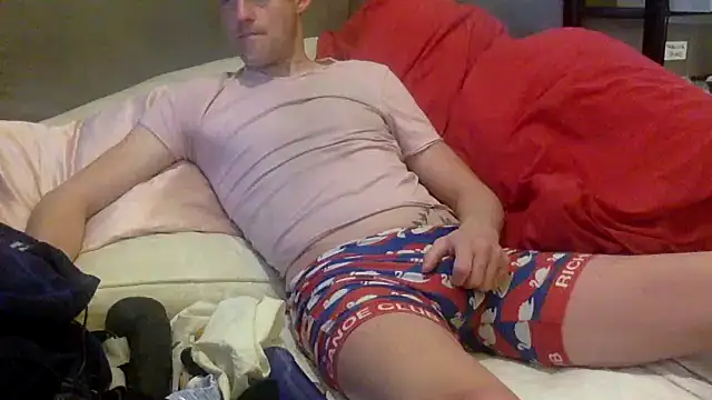 Snapshot of londonfuckwhore chatting on October 14, 3:18 am londonfuckwhore online show from October 14, 3:18 am