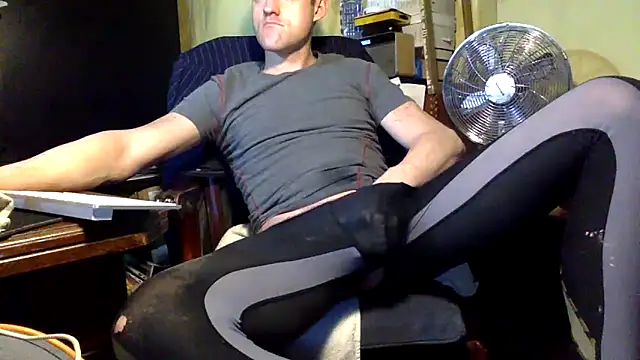 londonfuckwhore online show from November 8, 4:05 am