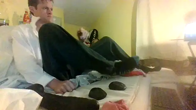 Snapshot of londonfuckwhore chatting on December 2, 4:26 am londonfuckwhore online show from December 2, 4:26 am