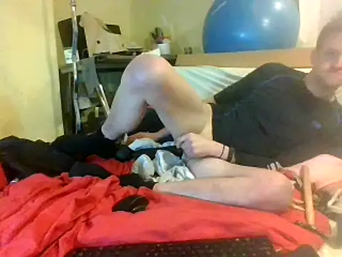 Snapshot of londonfuckwhore chatting on January 3, 11:12 pm londonfuckwhore online show from January 3, 11:12 pm